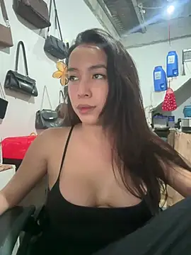 Show modela NicoleRoseTS na web-kameri