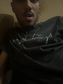 Mumbai_guyy Pertunjukan Webcam