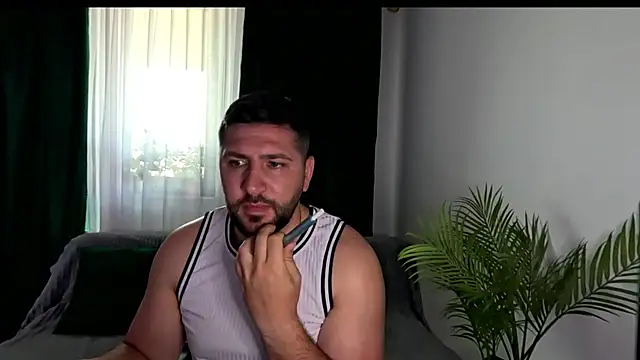 הופעת וובקאם של Gold_Alpha_Boy