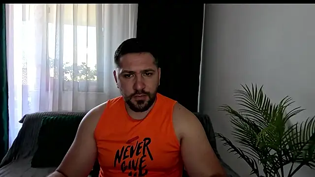 הופעת וובקאם של Gold_Alpha_Boy