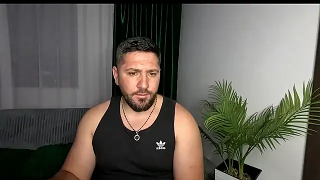 Gold_Alpha_Boy: διαδικτυακό σόου στην κάμερα