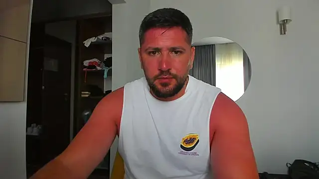 הופעת וובקאם של Gold_Alpha_Boy