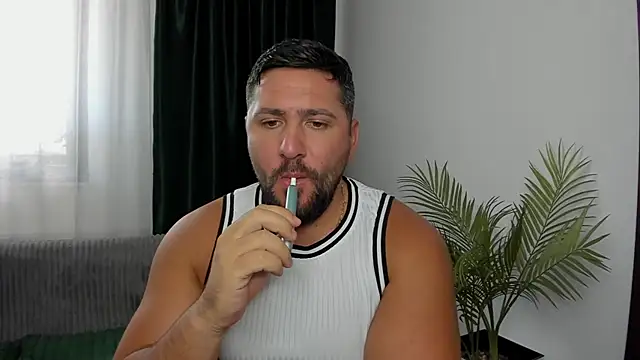 Gold_Alpha_Boy: διαδικτυακό σόου στην κάμερα