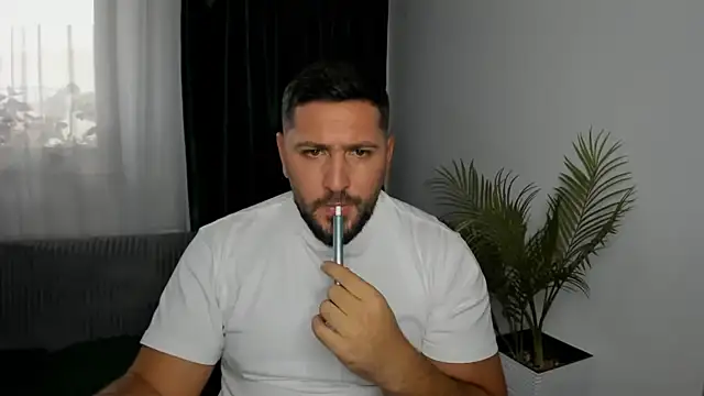 הופעת וובקאם של Gold_Alpha_Boy
