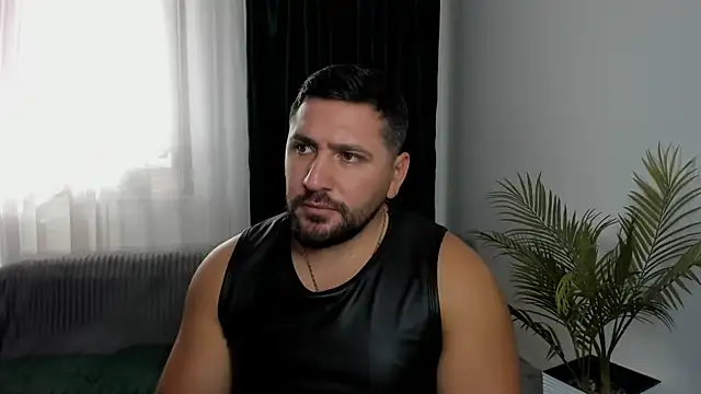 הופעת וובקאם של Gold_Alpha_Boy