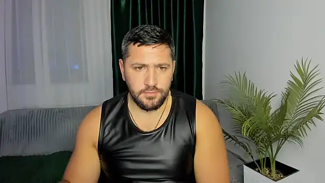 Gold_Alpha_Boy: διαδικτυακό σόου στην κάμερα