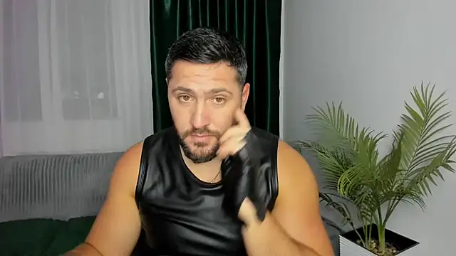 Gold_Alpha_Boy: διαδικτυακό σόου στην κάμερα