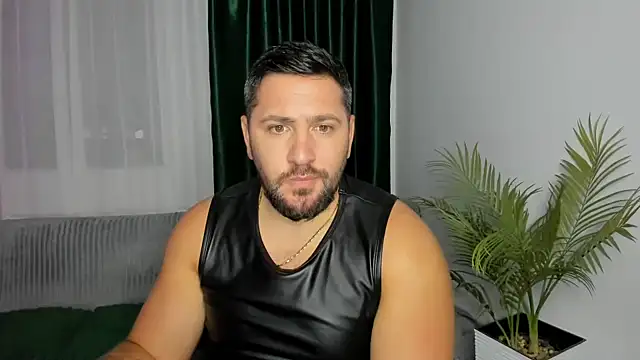 הופעת וובקאם של Gold_Alpha_Boy