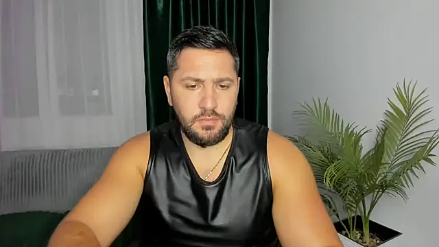 Gold_Alpha_Boy Show in webcam