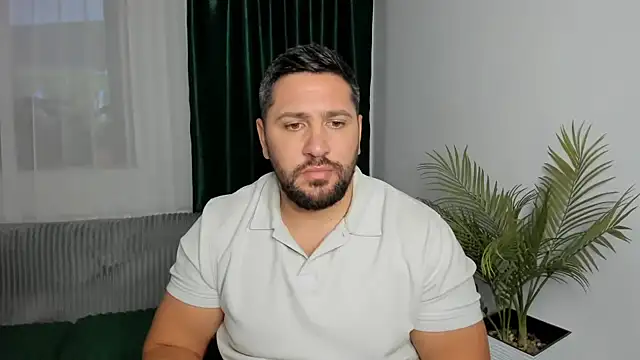 הופעת וובקאם של Gold_Alpha_Boy