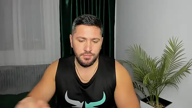 Gold_Alpha_Boy: διαδικτυακό σόου στην κάμερα