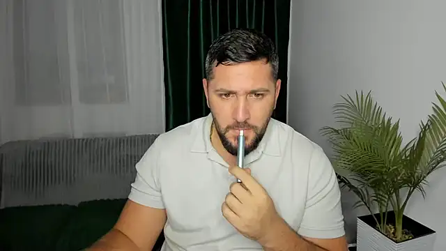 הופעת וובקאם של Gold_Alpha_Boy