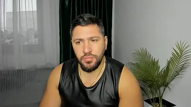 Gold_Alpha_Boy: διαδικτυακό σόου στην κάμερα