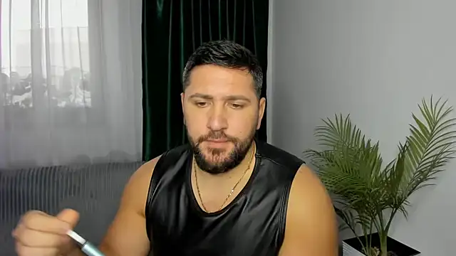 Gold_Alpha_Boy: διαδικτυακό σόου στην κάμερα