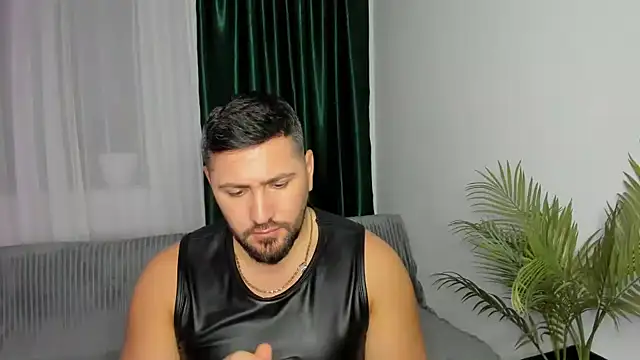 הופעת וובקאם של Gold_Alpha_Boy
