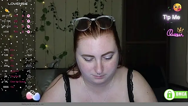 Chat +18 de Alicia_love00 ao vivo