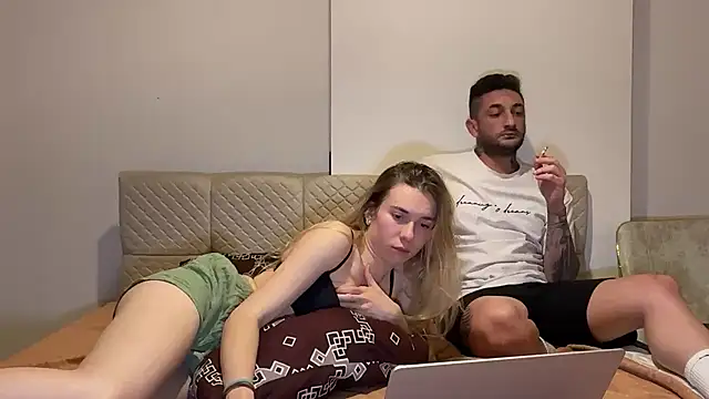 SARSILMAZ_HOME: διαδικτυακό σόου στην κάμερα