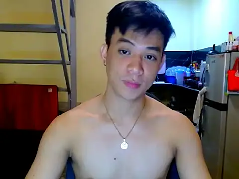הופעת וובקאם של AsianCUMQUICKLY