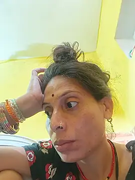 Sexy-Suhani2 élő XXX-chatje