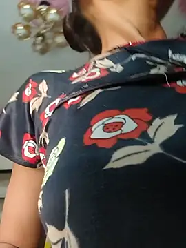 Sexy-Suhani2 Adlı Modelin Canlı XXX Sohbeti