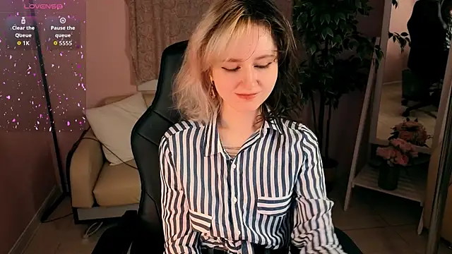 LinaVeritas' Live XXX Chat