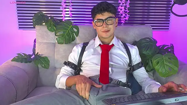 CamiiGuzmanX Adlı Modelin Web Kamerası Şovu