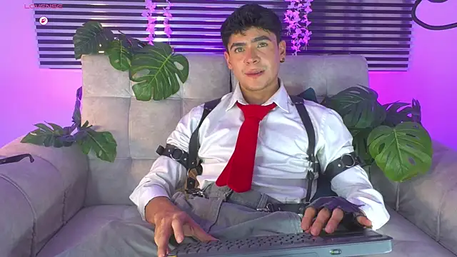 CamiiGuzmanX Adlı Modelin Web Kamerası Şovu