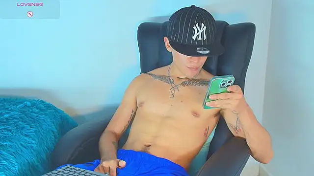 CamiiGuzmanX Show in webcam