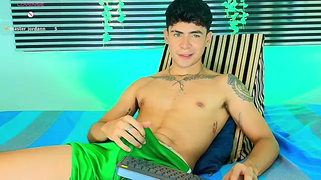 CamiiGuzmanX Show in webcam