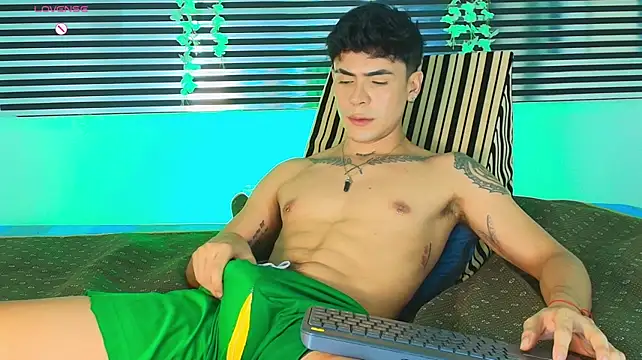 Show modela CamiiGuzmanX na web-kameri