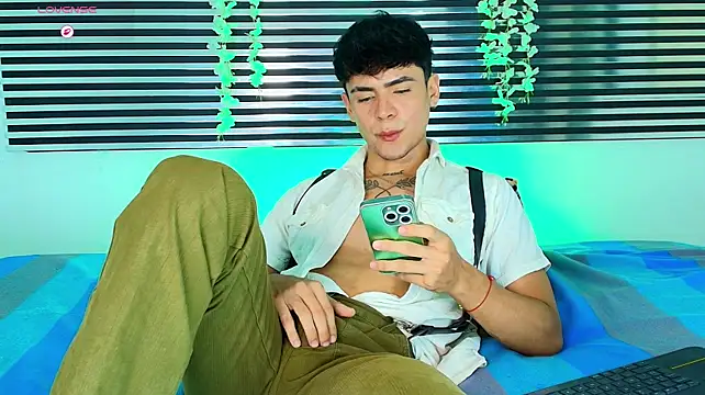 Show modela CamiiGuzmanX na web-kameri