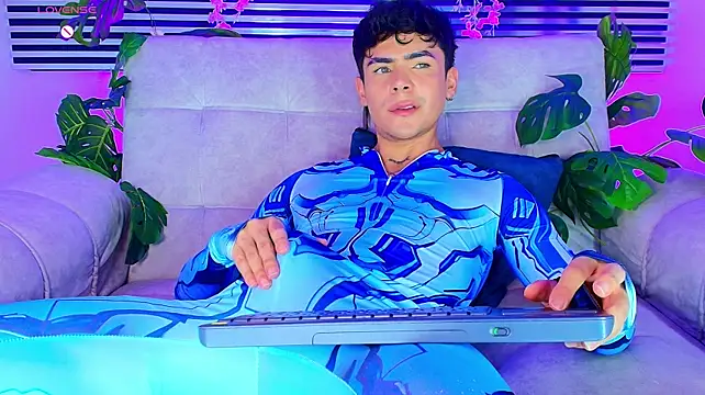 CamiiGuzmanX webcam show