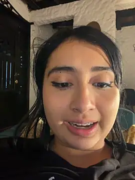 Chat +18 de kaori_77 ao vivo
