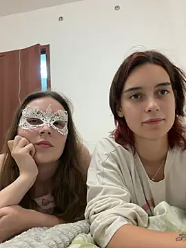 Monica_Law_: διαδικτυακό σόου στην κάμερα