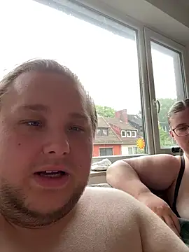 CurvyPaar2's Live XXX Chat