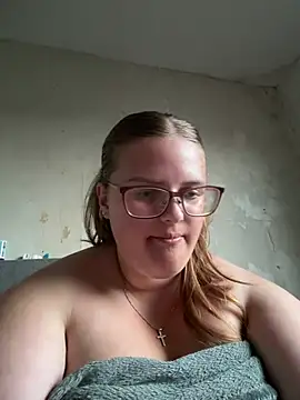 Show modela CurvyPaar2 na web-kameri