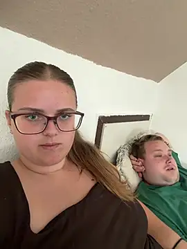Show modela CurvyPaar2 na web-kameri