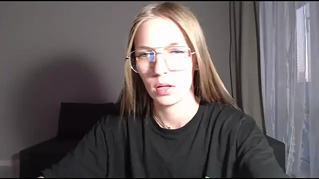HitGyrln Live XXX chat