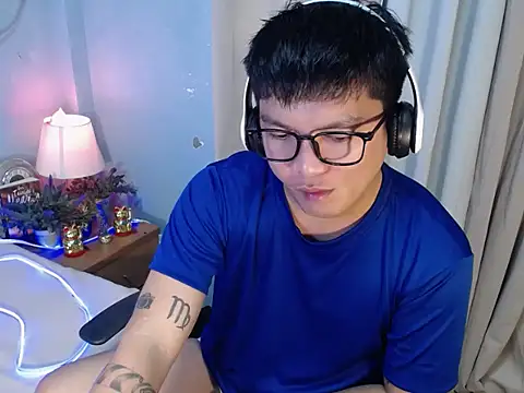 Show modela Fuckboii_intown na web-kameri
