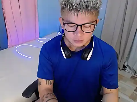 Fuckboii_intown 网络视讯表演