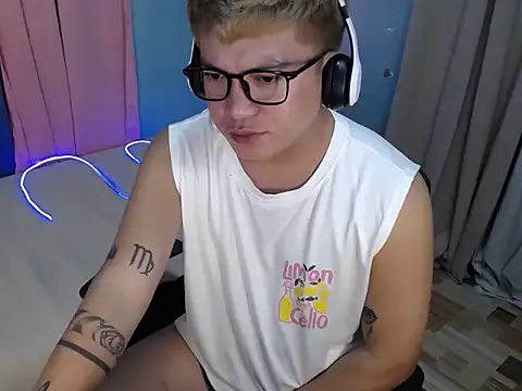 Fuckboii_intown Show Webcam
