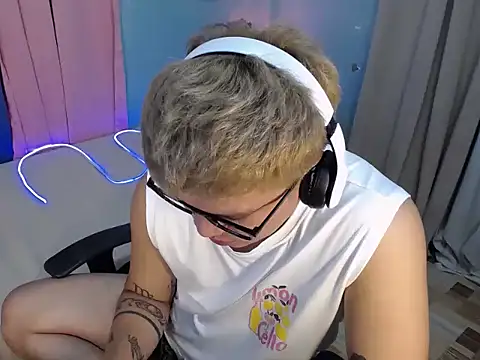 Fuckboii_intown Pertunjukan Webcam