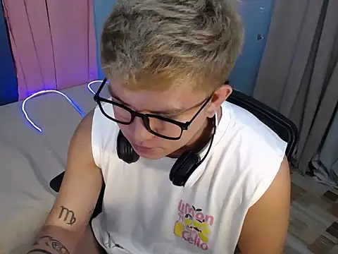 Fuckboii_intown Pertunjukan Webcam
