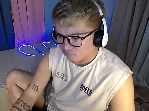 Show modela Fuckboii_intown na web-kameri