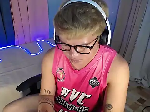 Webkamerová show Fuckboii_intown