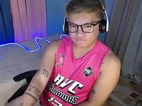 Fuckboii_intownのウェブカメラショー