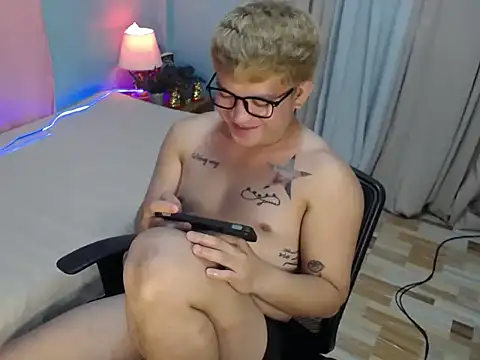 Fuckboii_intownのウェブカメラショー