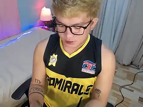 Fuckboii_intown Pertunjukan Webcam