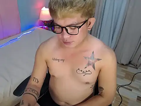 Webkamerová show Fuckboii_intown