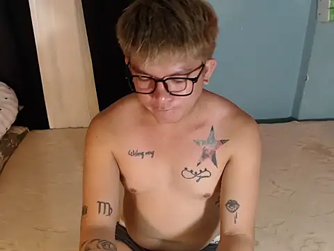 Pokazy przed kamerką – Fuckboii_intown